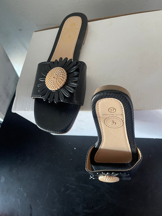 Black Sandal With Flower